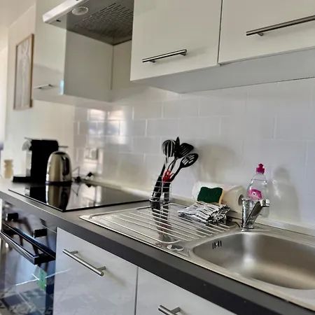 Lumineux Avec Vue Sur Les Clochers Кан