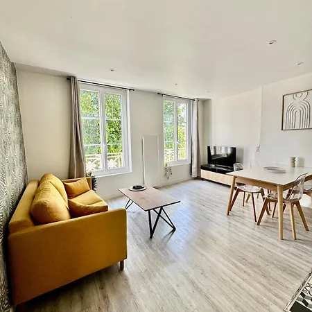 Apartment Lumineux Avec Vue Sur Les Clochers *